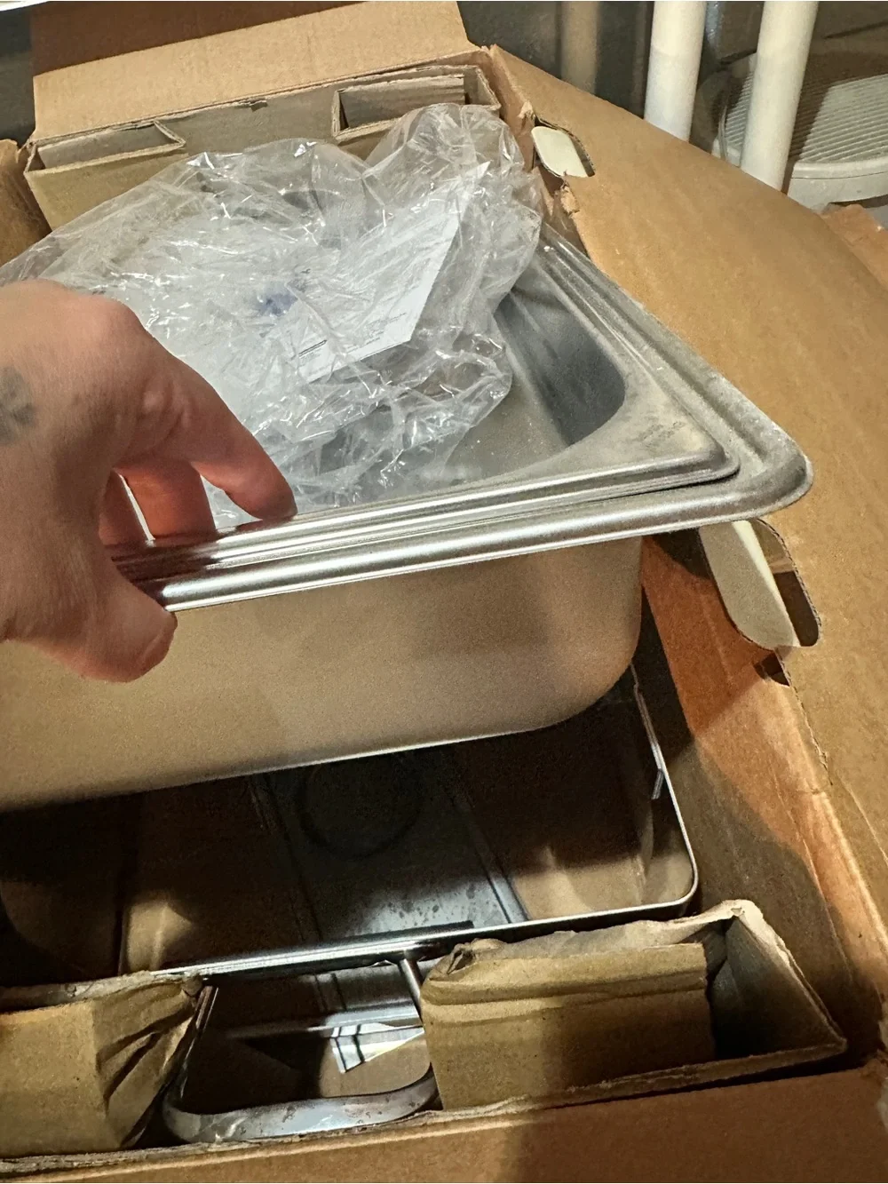Stainless Steel Roasting Pan with Lid - Sleek Silver Finish